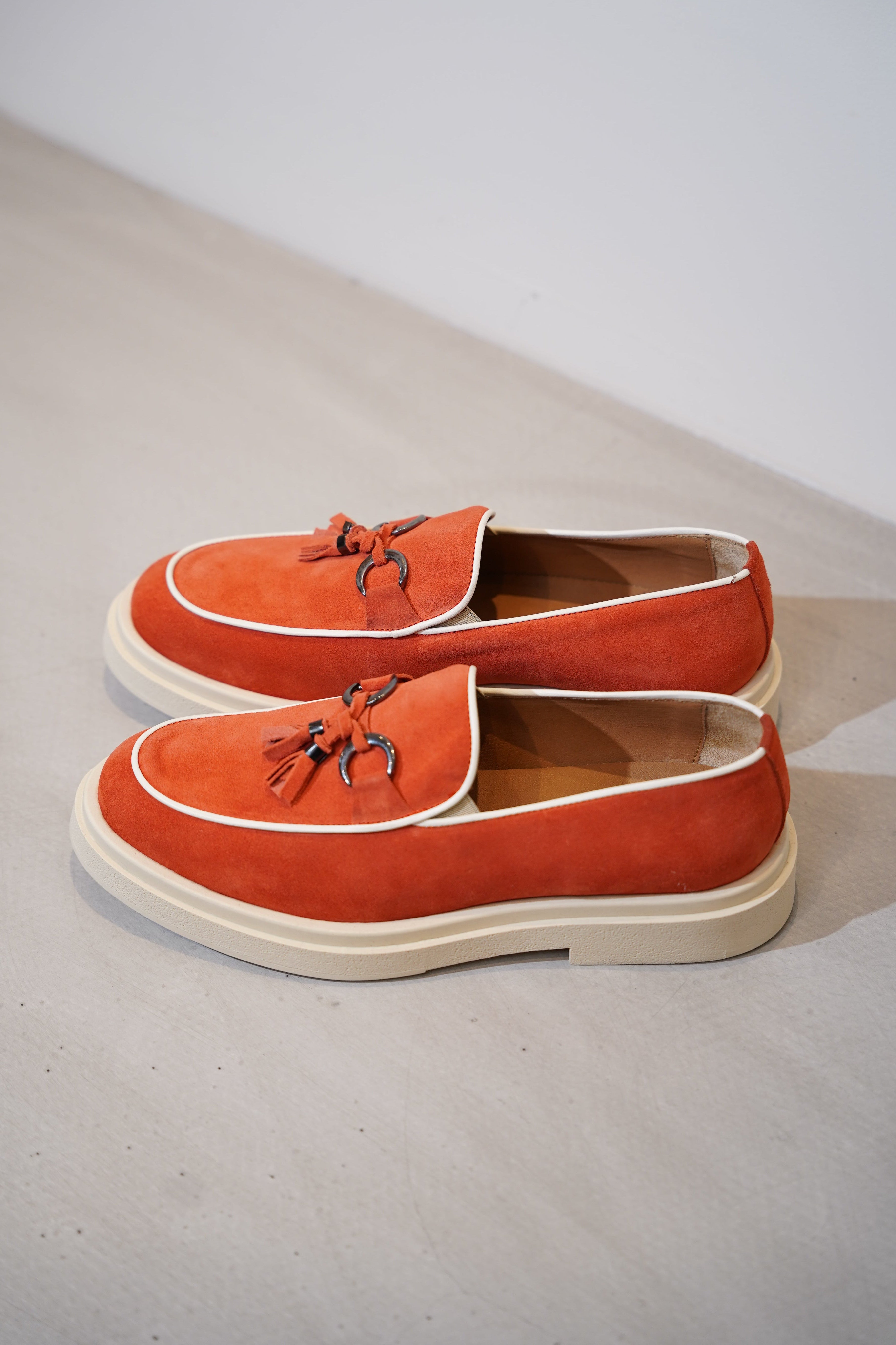 Suede orange loafer