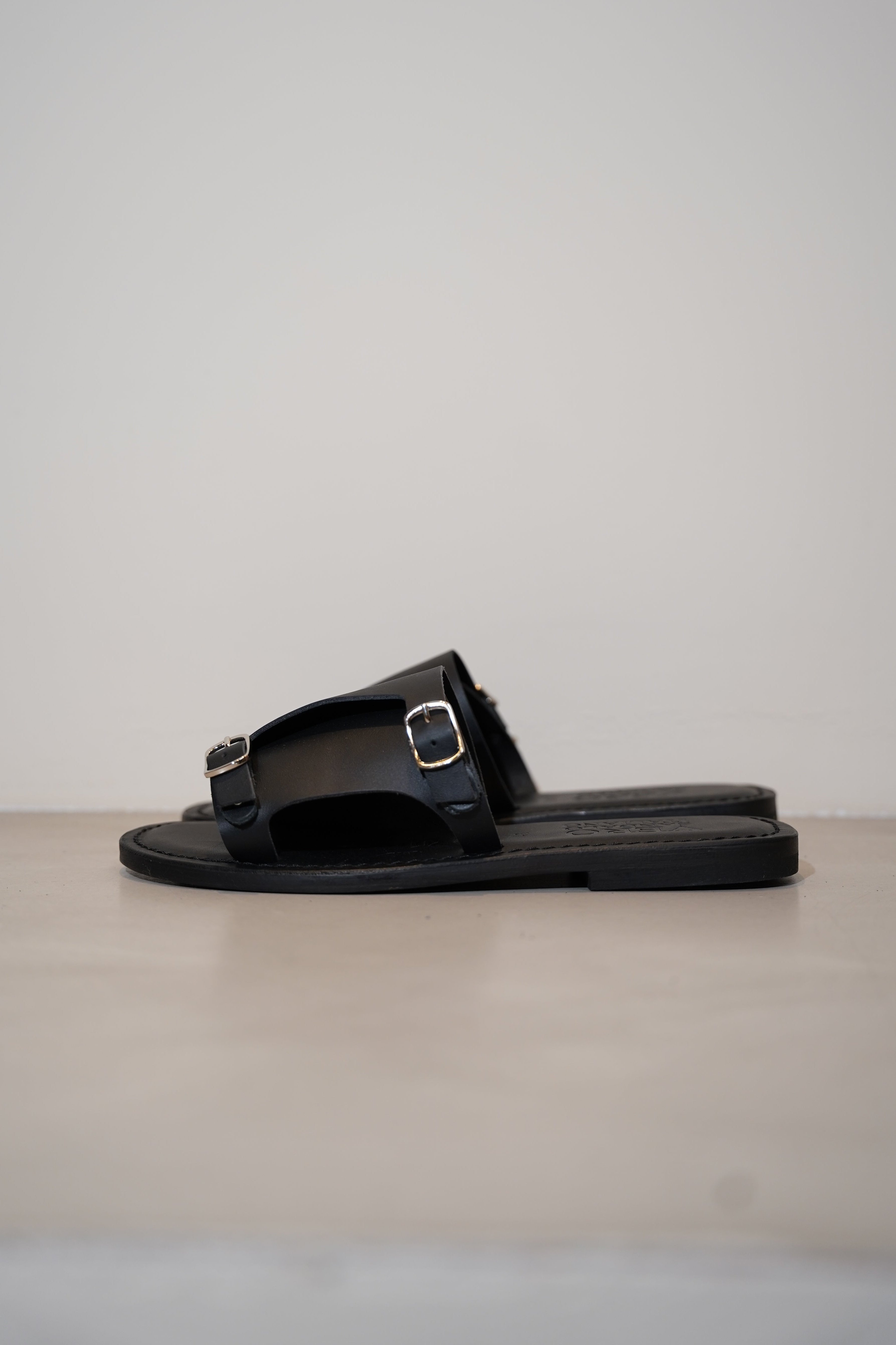 Leather slipper