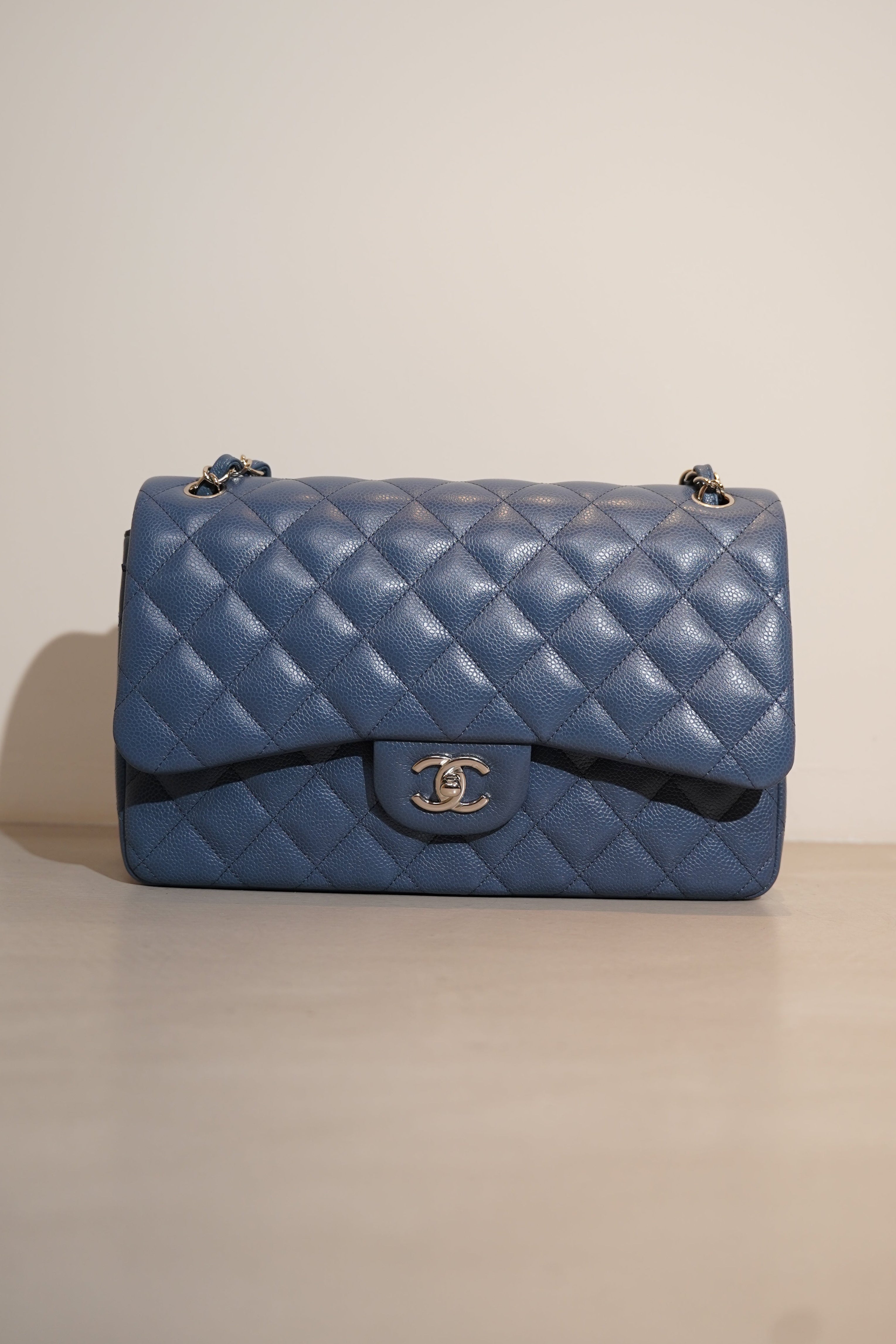 CHANEL JUMBO FLAP BAG