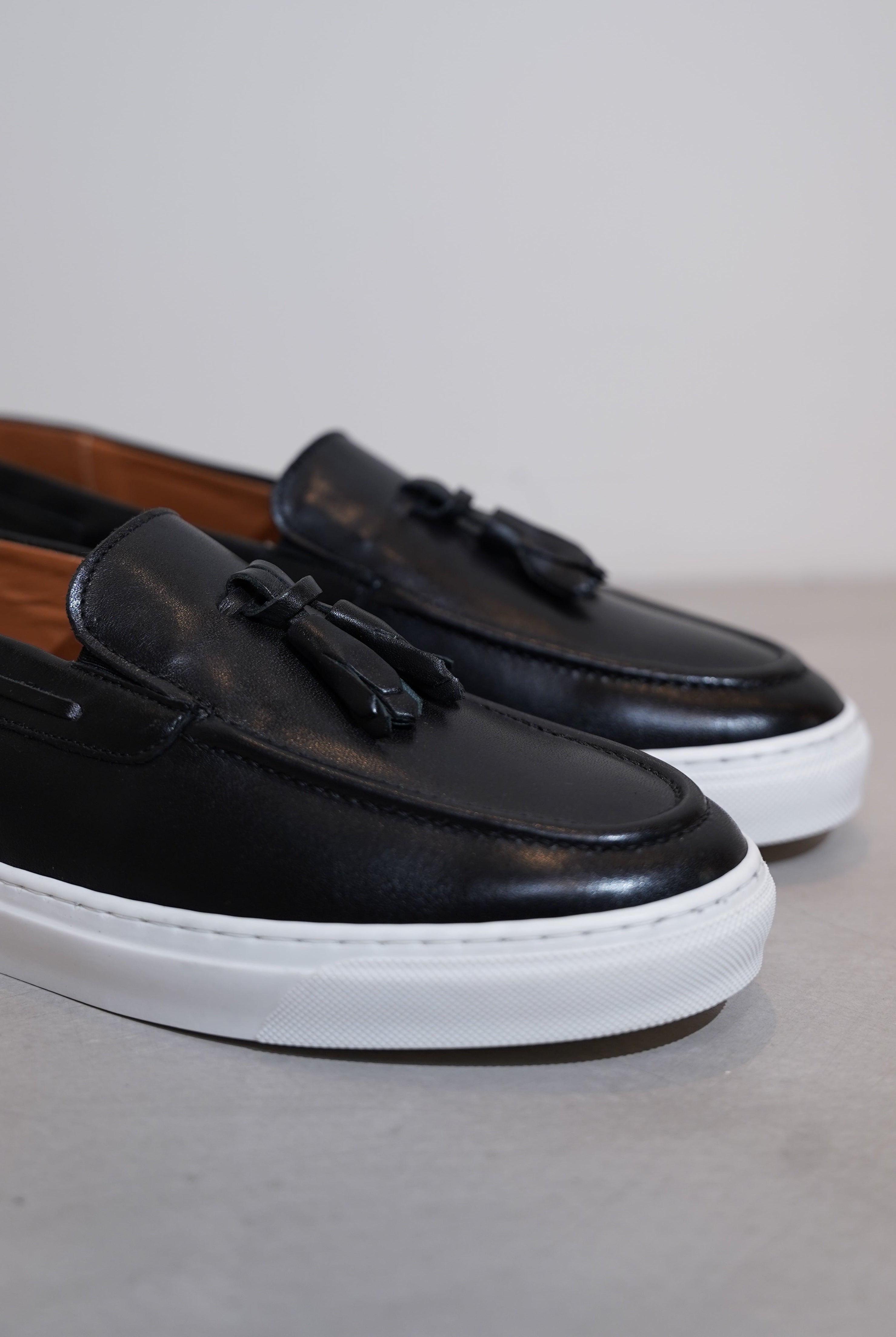 Leather black loafer