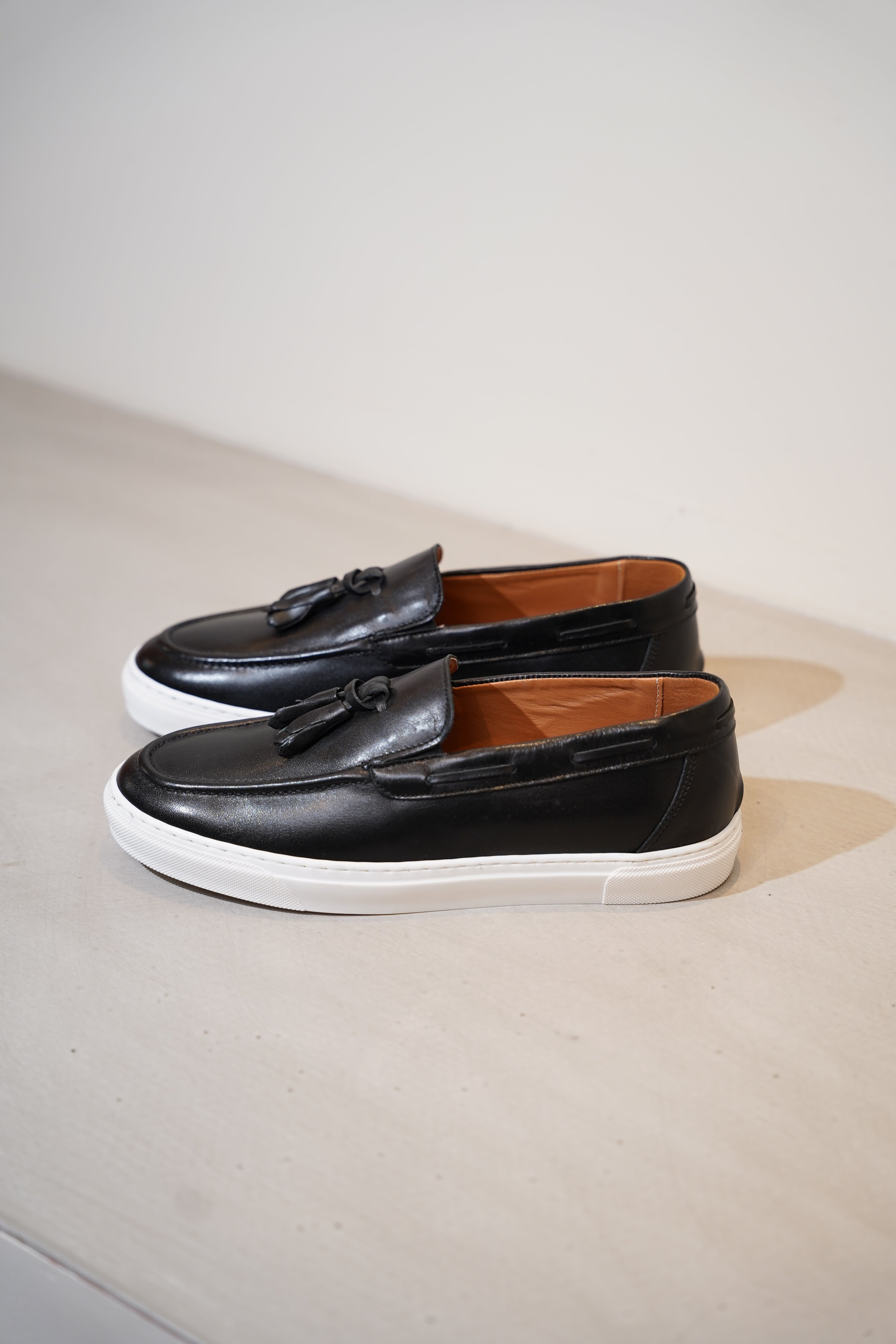 Leather black loafer