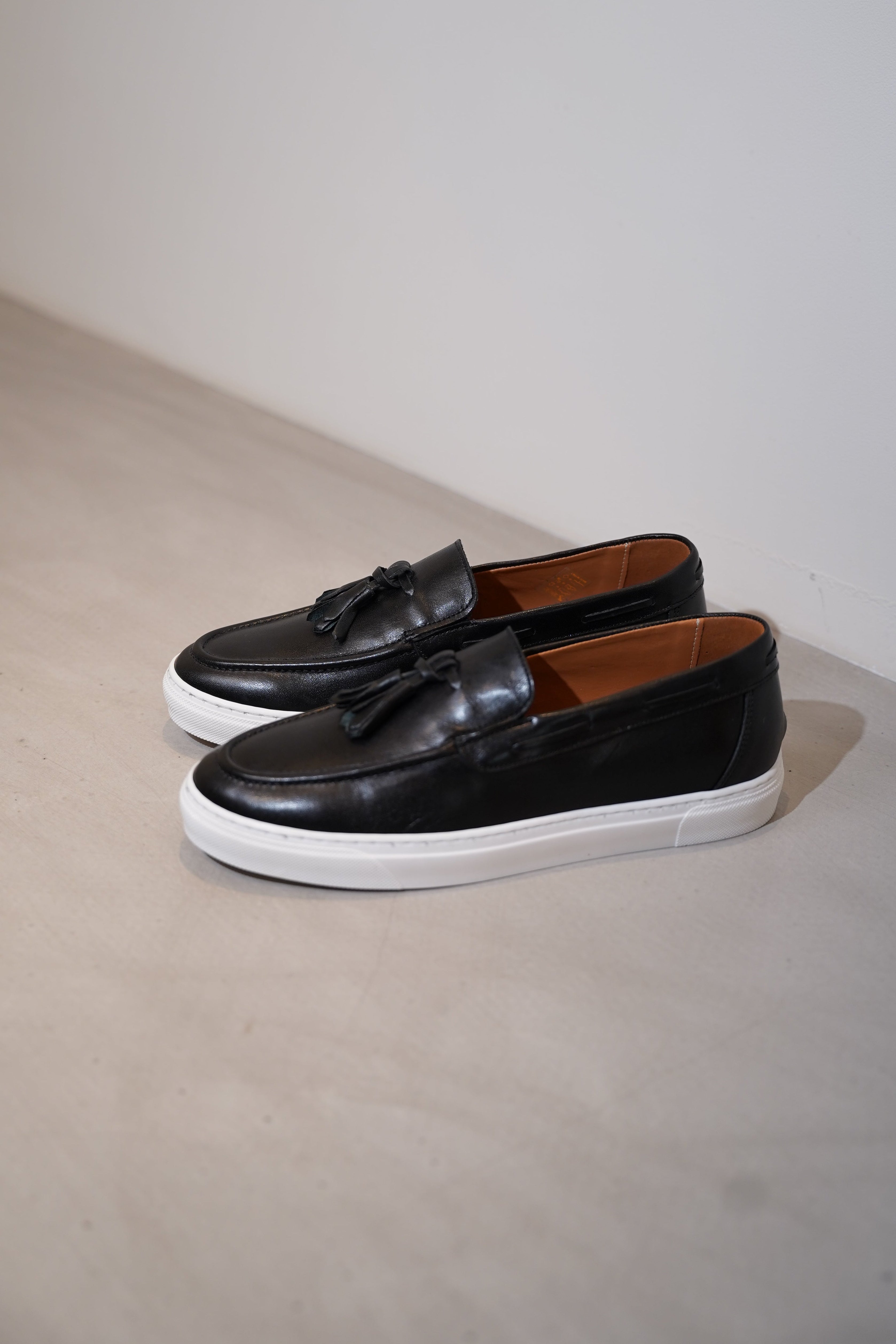 Leather black loafer