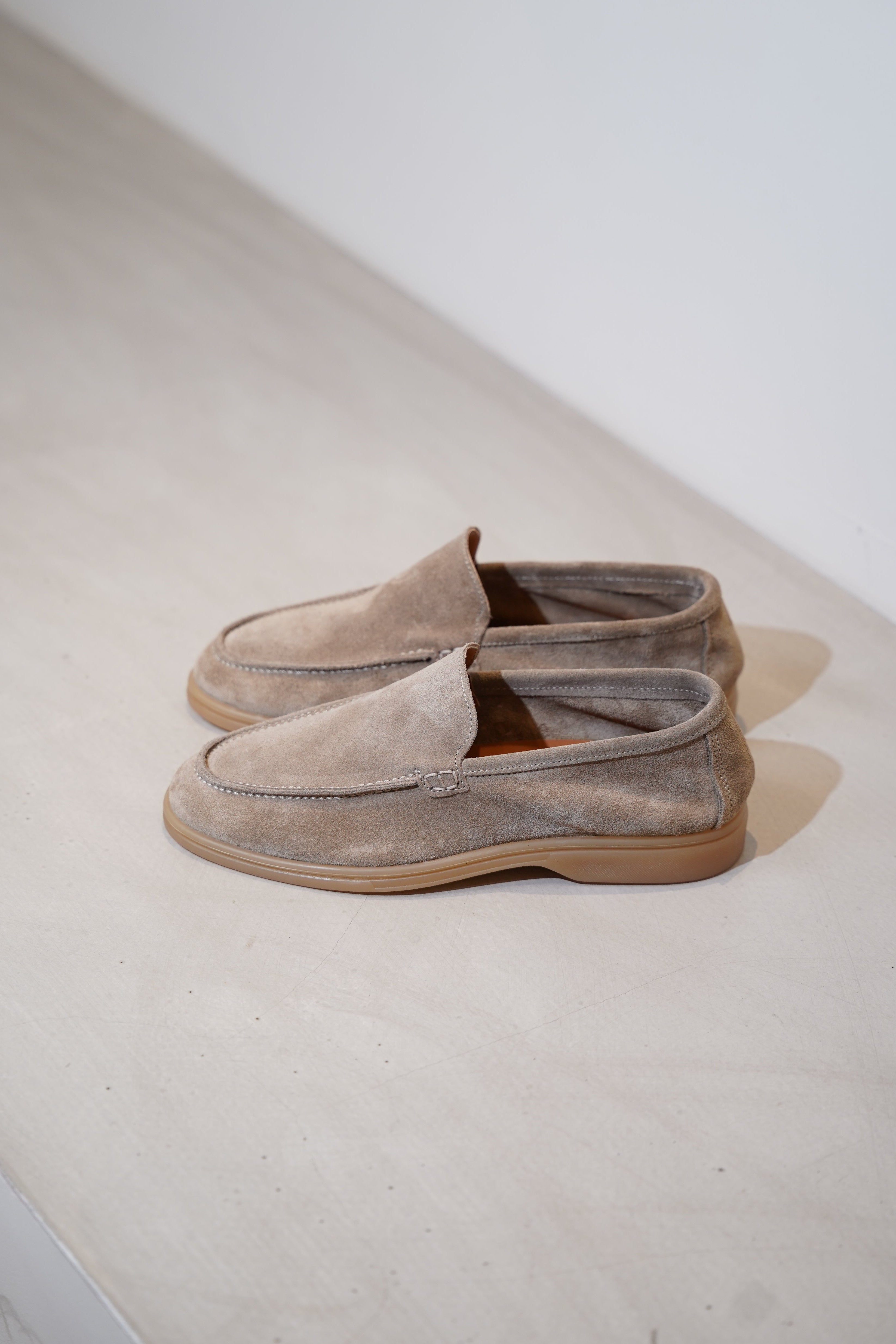 Suede beige loafer