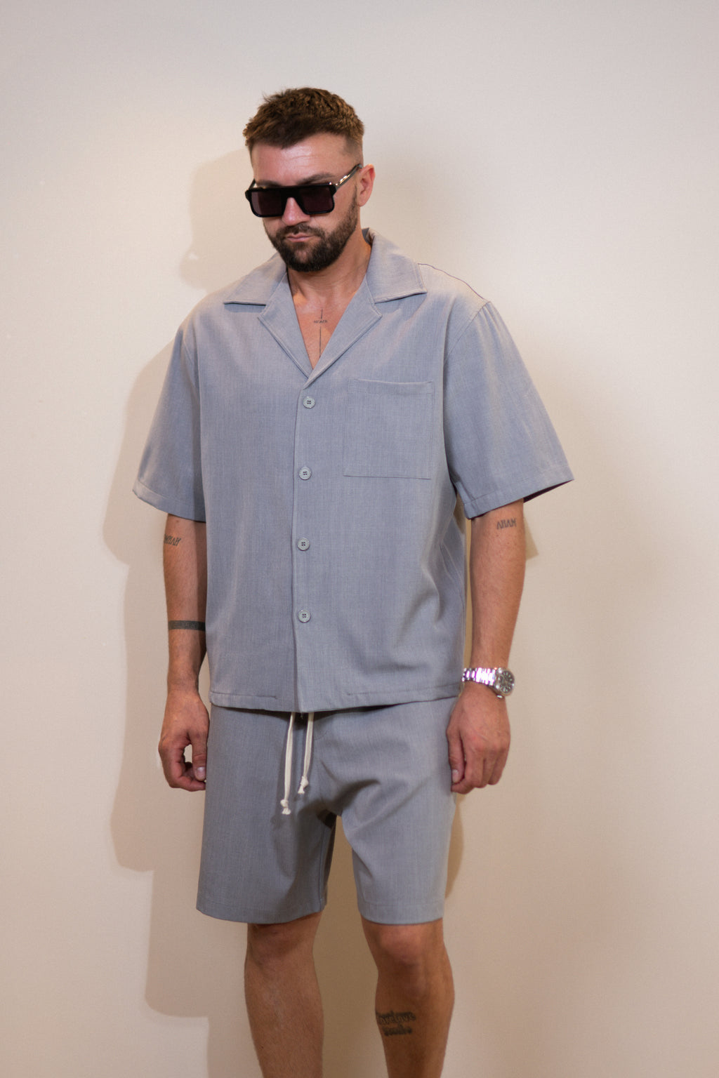 grey set short