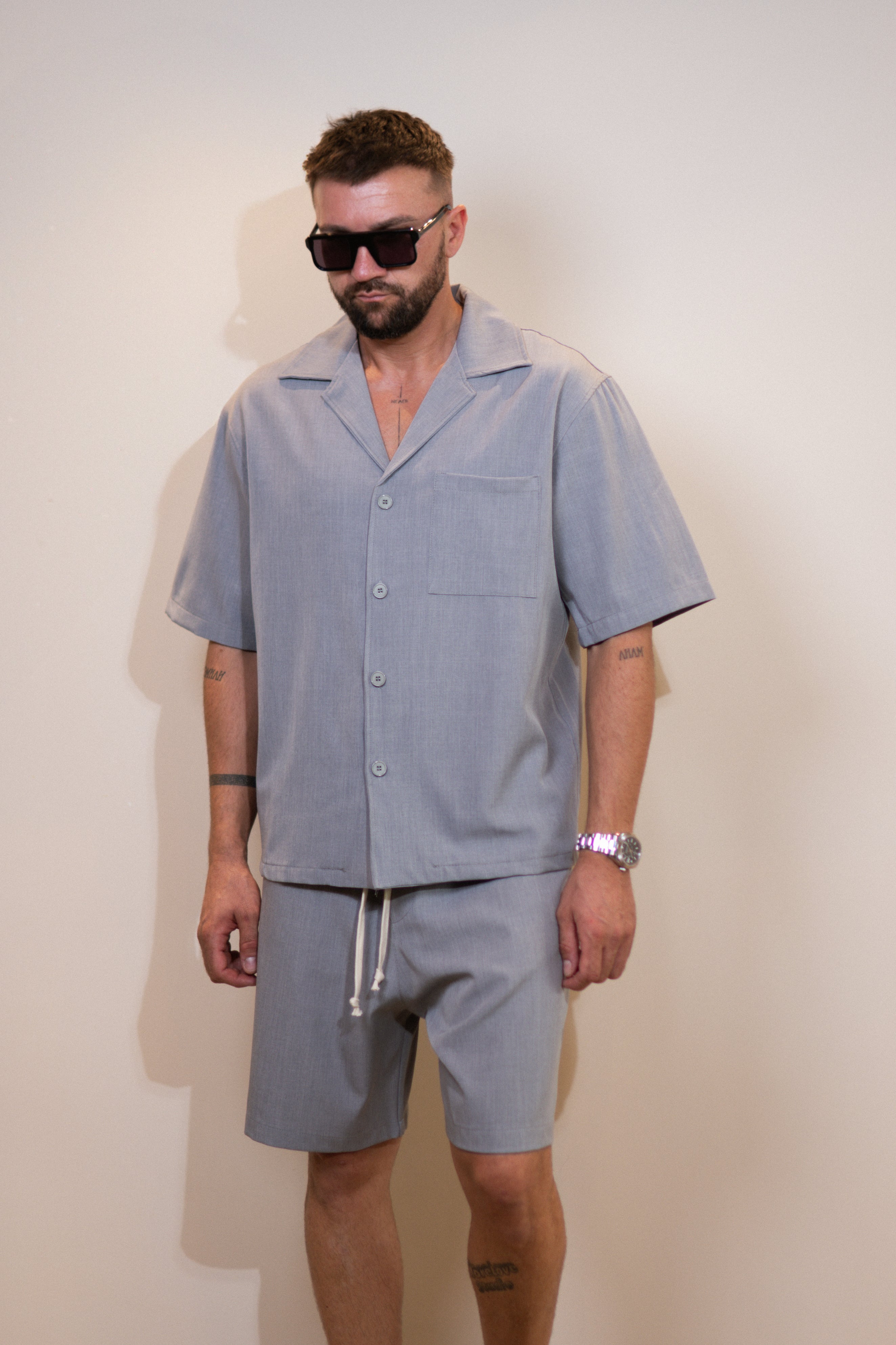 grey set short